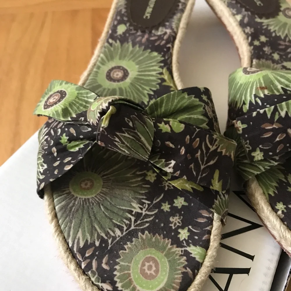 Vintage Banana Republic floral fabric slides
